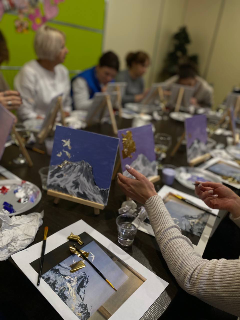 Творческий праздник для мам: мастер-класс на Красноярском Водочном Заводе